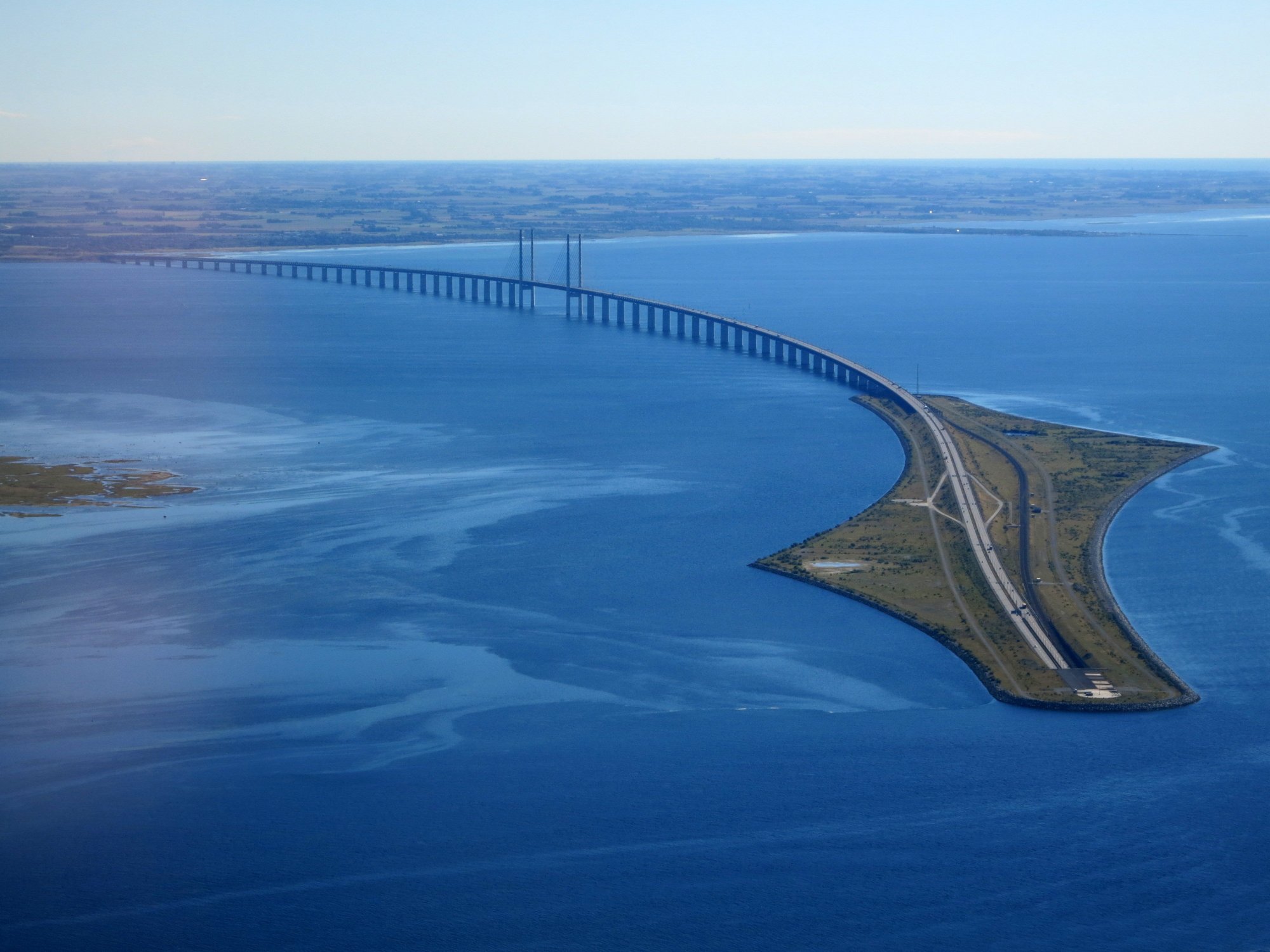1170973639_resund_Bridge_from_the_air_in_September_2015.thumb.jpg.42a9ce9ad8420fcff09f15d8b0722540.jpg